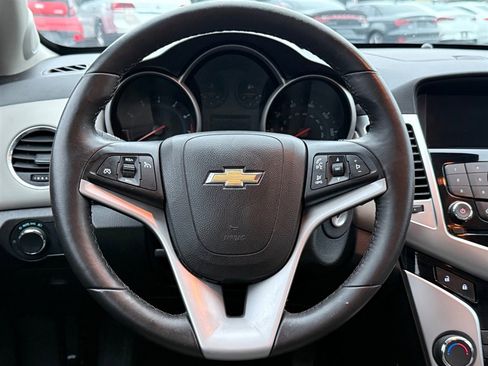Used 2014 Chevrolet Cruze LT image 10