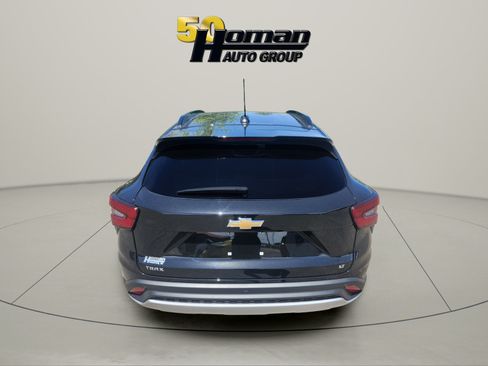 Used 2024 Chevrolet Trax LT w/ Driver Confidence Package FWD image 4
