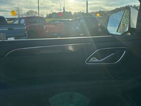 Used 2022 GMC Yukon XL AT4 image 11