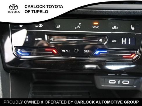 Used 2025 Volkswagen Jetta SE w/ Sunroof Package image 13