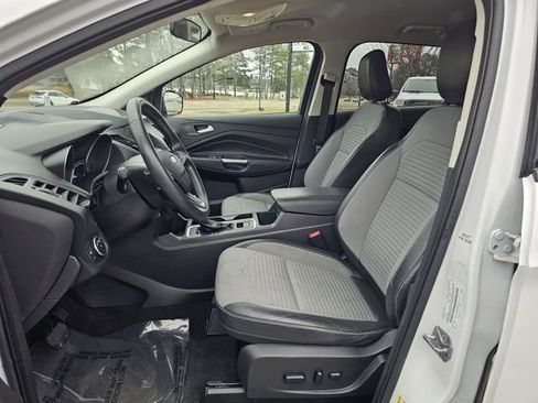 Used 2019 Ford Escape SE image 12