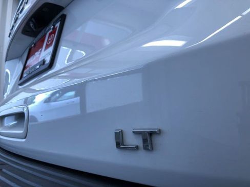 Used 2022 Chevrolet Suburban LT RWD image 10