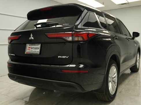 Used 2025 Mitsubishi Outlander ES image 5