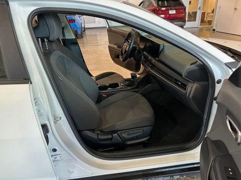 Used 2025 Kia K4 LXS image 35