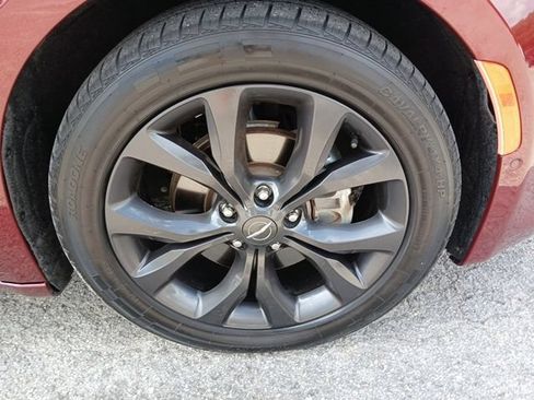 Used 2020 Chrysler Pacifica Touring-L Plus FWD image 10