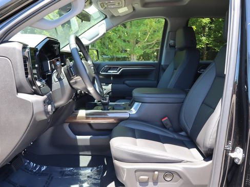 Used 2025 Chevrolet Silverado 1500 LT Trail Boss w/ Convenience Package II AWD/4WD image 15