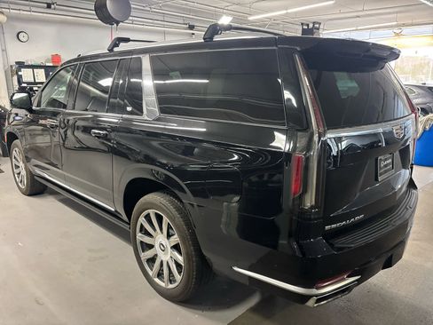 Used 2024 Cadillac Escalade ESV Premium Luxury Platinum image 4