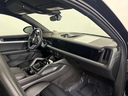 Certified 2026 Porsche Cayenne Coupe AWD/4WD image 16