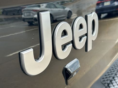 Used 2021 Jeep Gladiator Overland w/ Popular Equipment Package AWD/4WD image 7