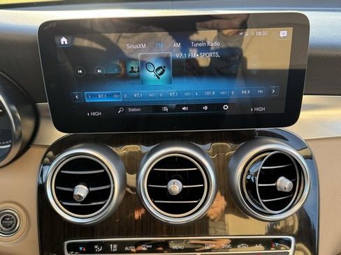 Used 2020 Mercedes-Benz GLC 300 w/ Parking Assistance Package image 19