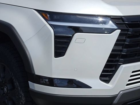 Certified 2025 Lexus GX 550 AWD/4WD image 9