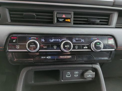 Used 2025 Honda Pilot Sport image 21