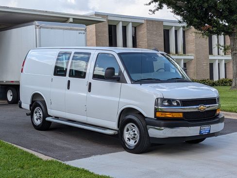 Used 2025 Chevrolet Express 2500 w/ Driver Convenience Package RWD image 3