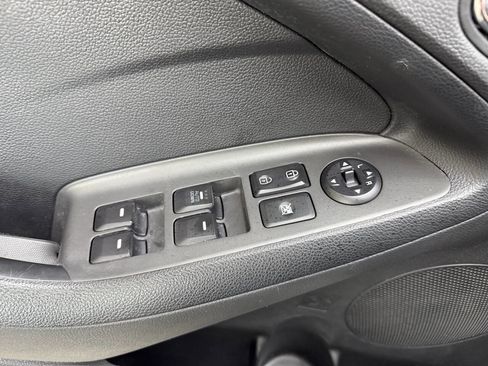 Used 2017 Kia Forte S image 31