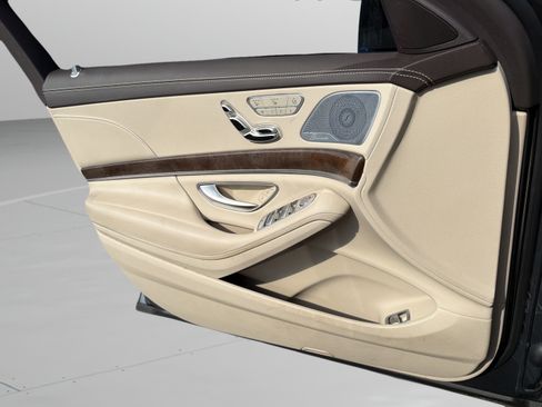 Used 2019 Mercedes-Benz S 560 Sedan image 24