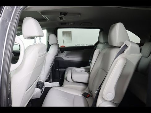 Used 2018 Honda Odyssey EX-L image 22