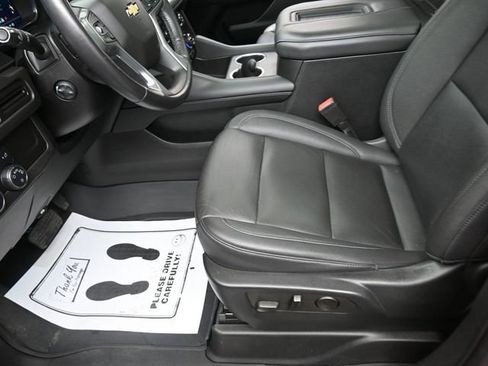 Used 2022 Chevrolet Suburban LT w/ LT Signature Plus Package image 15