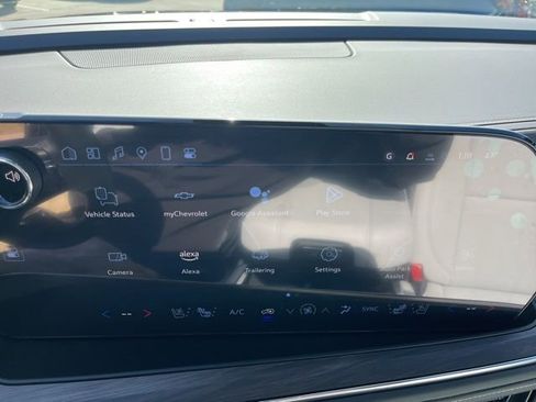 New 2025 Chevrolet Suburban Premier image 36