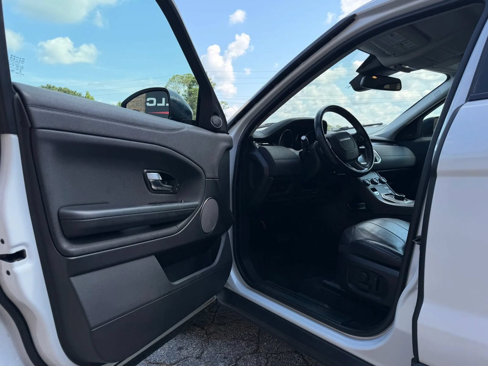 Used 2018 Land Rover Range Rover Evoque SE AWD/4WD image 8