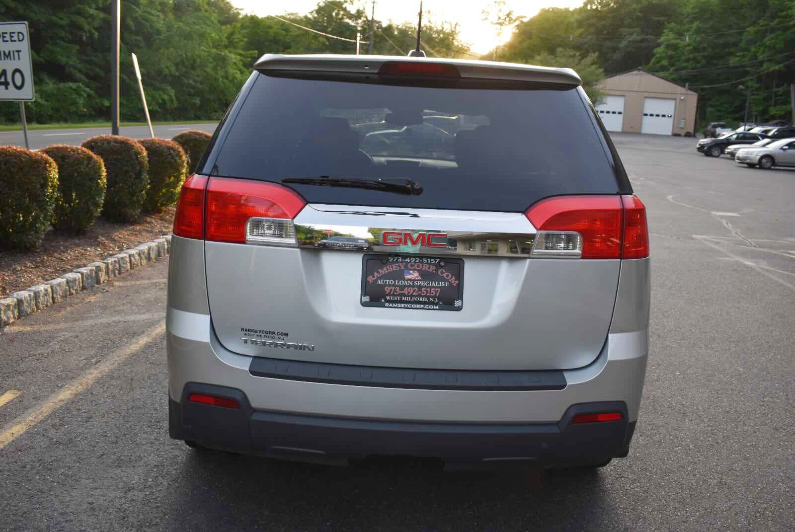 Used 2015 GMC Terrain SLE w/ LPO, Protection Package FWD image 5