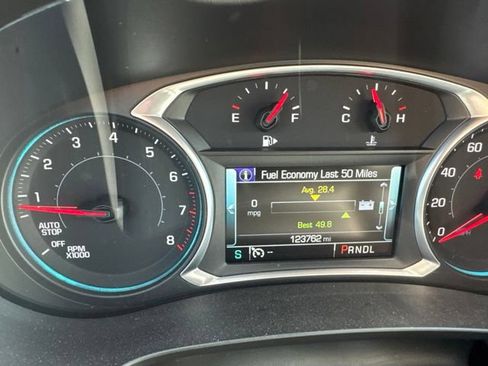 Used 2018 Chevrolet Malibu LT w/ Leather Package FWD image 7