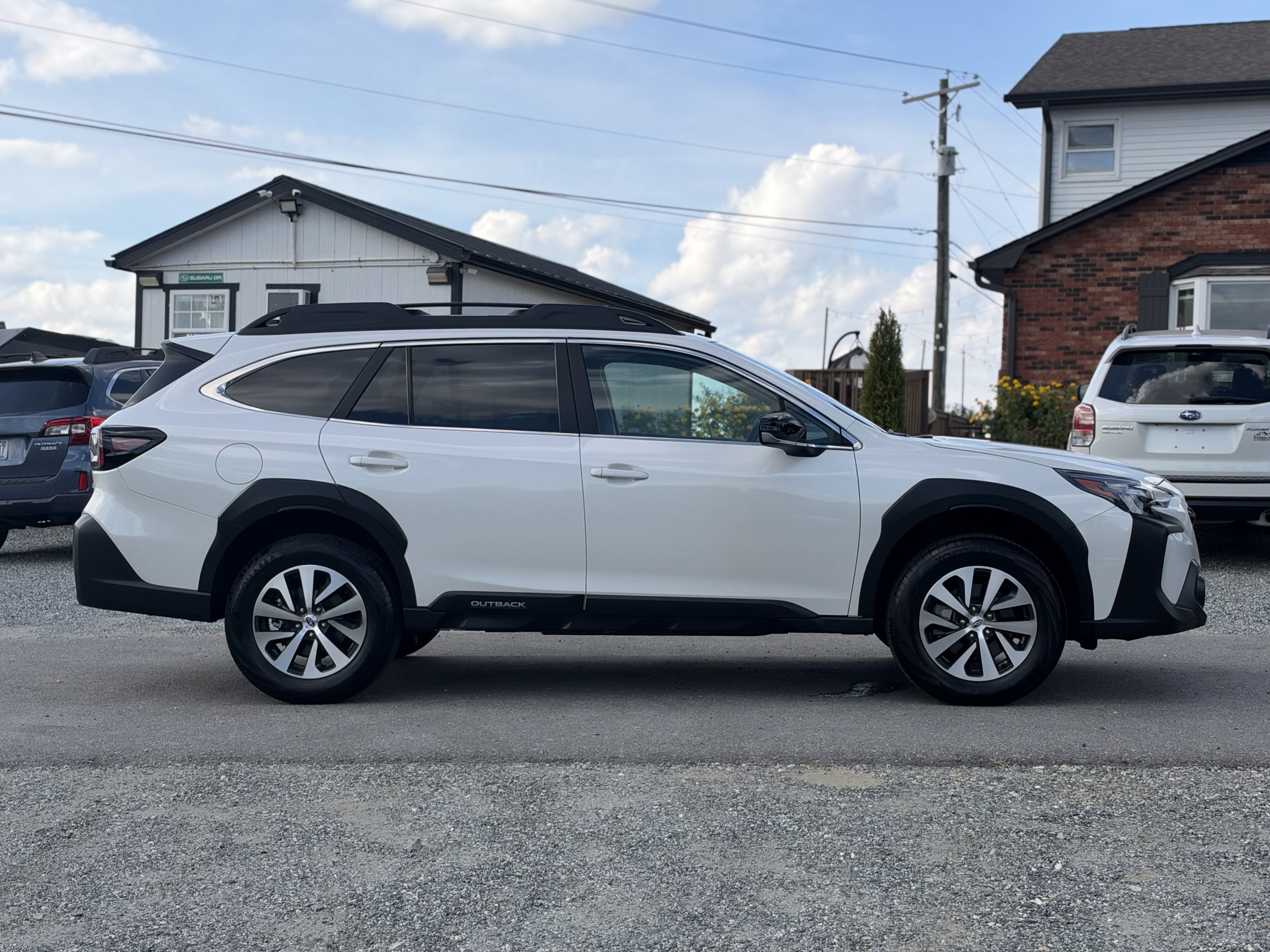 Used 2025 Subaru Outback Premium AWD/4WD image 2
