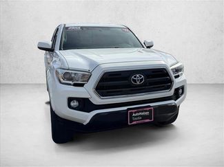 Used 2017 Toyota Tacoma SR5 w/ SR5 Appearance Package (SM) video 3