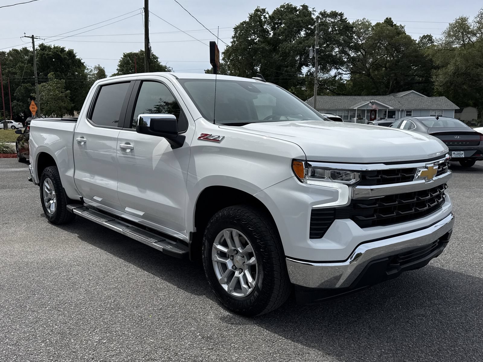Used 2025 Chevrolet Silverado 1500 LT AWD/4WD image 7