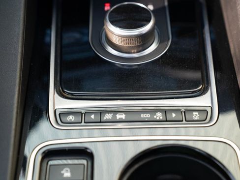 Used 2017 Jaguar F-PACE Premium image 37