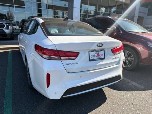 Used 2017 Kia Optima EX w/ Technology Package FWD image 4