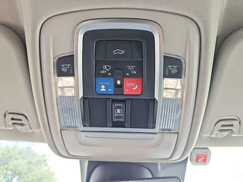 Used 2022 RAM 1500 Laramie AWD/4WD image 33