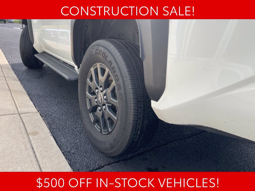Used 2025 Toyota 4Runner SR5 AWD/4WD image 17