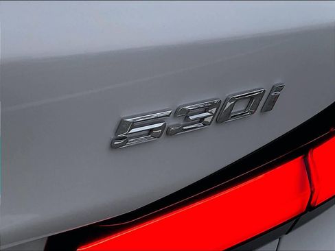 Used 2023 BMW 530i xDrive w/ Premium Package image 42