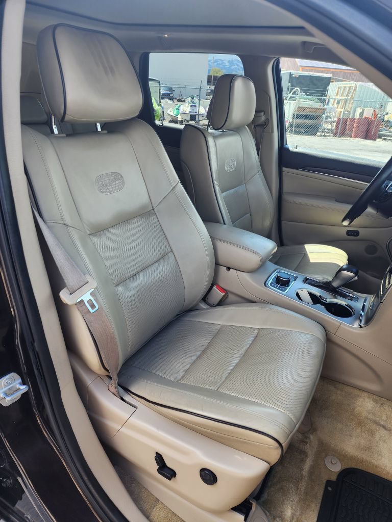 Used 2016 Jeep Grand Cherokee Overland w/ Advanced Technology Group AWD/4WD image 8