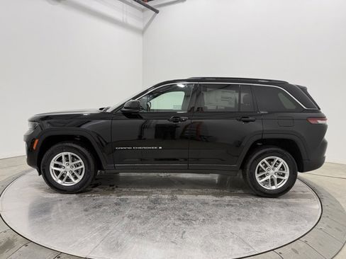 New 2026 Jeep Grand Cherokee Laredo image 4