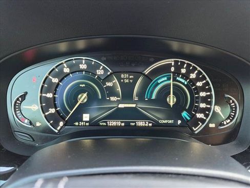 Used 2019 BMW 530e xDrive AWD/4WD image 12