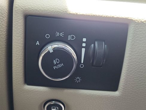 Used 2017 Jeep Grand Cherokee Overland RWD image 17