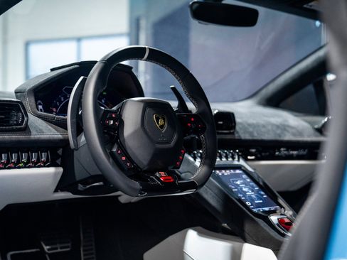 Used 2023 Lamborghini Huracan Tecnica image 21