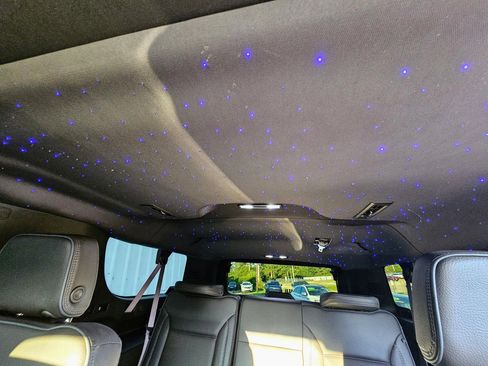 Used 2022 GMC Yukon XL Denali w/ Denali Premium Package image 15