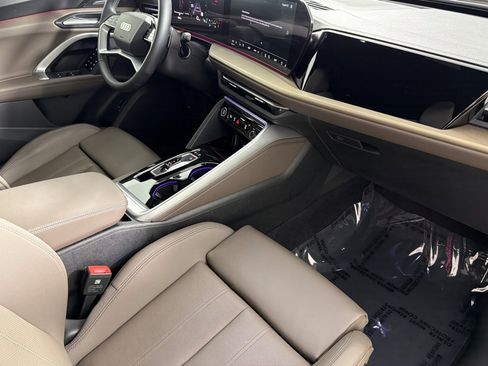 Used 2025 Audi Q5 Premium Plus w/ Premium Plus AWD/4WD image 15