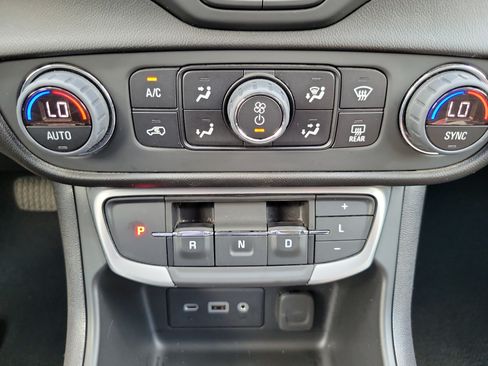 Used 2023 GMC Terrain SLE w/ Driver Convenience Package FWD image 22