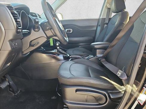 Used 2016 Kia Soul + image 16