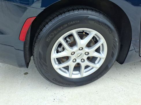 Used 2023 Chrysler Pacifica Touring-L FWD image 6