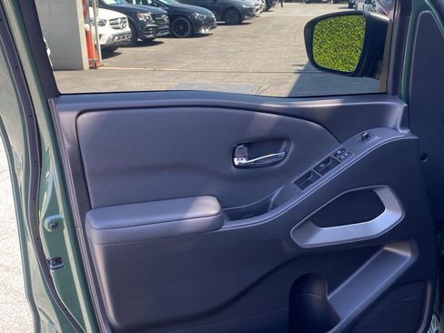 Used 2022 Nissan Frontier SV RWD image 9