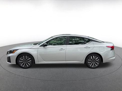Used 2026 Nissan Altima 2.5 SV FWD image 9