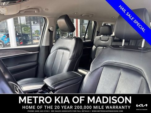 Used 2022 Jeep Grand Cherokee L Limited w/ Black Appearance Package AWD/4WD image 17