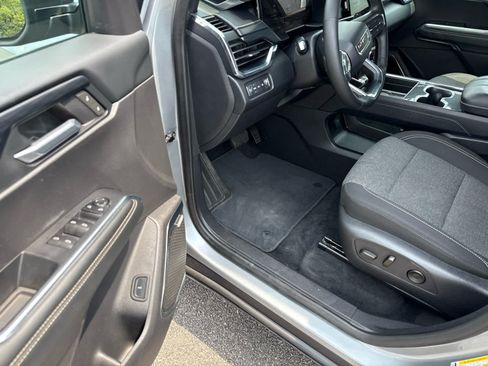 Certified 2025 GMC Acadia Elevation AWD/4WD image 14