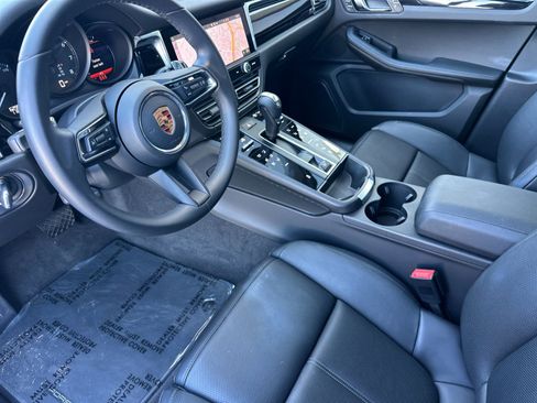 Certified 2026 Porsche Macan AWD/4WD image 4