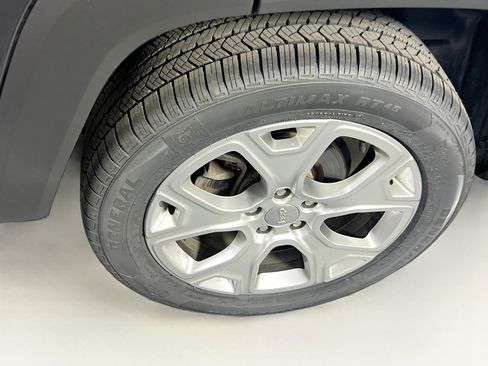 Used 2023 Jeep Renegade Limited AWD/4WD image 30