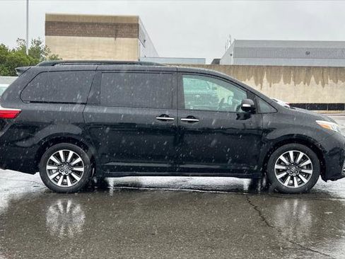 Certified 2019 Toyota Sienna Limited image 6